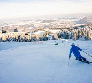 Skifahren im Allgäuer Skigebiet bei Oberstaufen